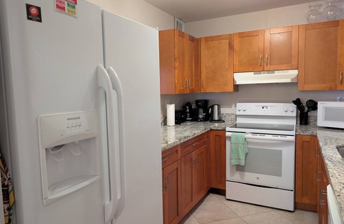 Century Village Condo | Magnificent Condo 5 minutes to the golf course and only 20 minutes to the Beach!