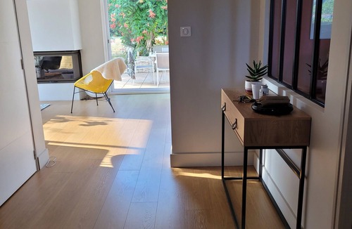 Ustaritz House | Magnificent contemporary Basque house with pisicine in a green setting