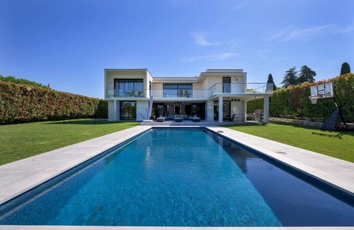 Biot House | Magnificent contemporary villa with swimming pool