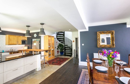 Drymen Cottage | Magnificent Family House with Stunning Private Garden