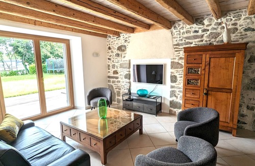 Allonzier-la-Caille Other | Magnificent renovated farmhouse near Annecy, between lakes and mountains+2 private parking lots.