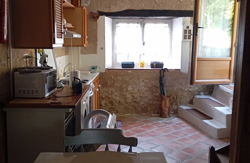 Saint-Aquilin House | Magnificent, fully-equipped gîte for rent in a quiet location