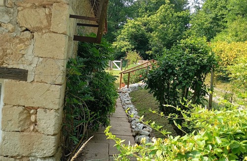 Saint-Aquilin House | Magnificent, fully-equipped gîte for rent in a quiet location