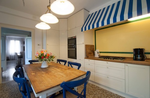 Dorsoduro Apartment | Magnificent House for 12 People with Private Garden and Romantic Terrace