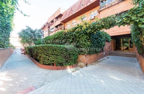Barajas Apartment | MAGNIFICENT HOUSE WITH GARDEN IN MADRID 10 PAX - WIFICasa with garden VT353