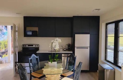 Middleburg Apartment | Magnificent Middleburg Getaway: 2BR w Bucolic Views, Solar Power, & Nearby Shops