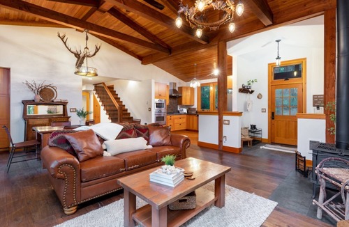 Rhododendron House | Magnificent Mountain Cabin on 5 Acres Next to Creek, Picturesque Outdoor Space, Hot Tub, Ping Pong