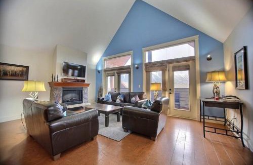 Canmore Apartment | Magnificent Mountain Penthouse - Pool & Hot Tub
