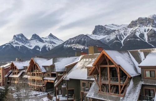 Canmore Apartment | Magnificent Mountain Penthouse - Pool & Hot Tub