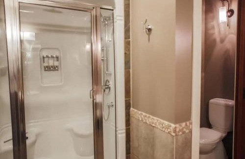 Canmore Apartment | Magnificent Mountain Penthouse - Pool & Hot Tub