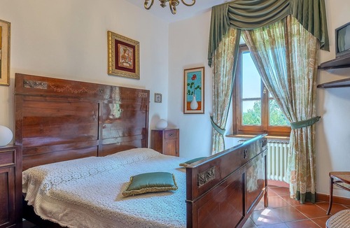 Puliciano House | Magnificent property with beautiful green garden.
