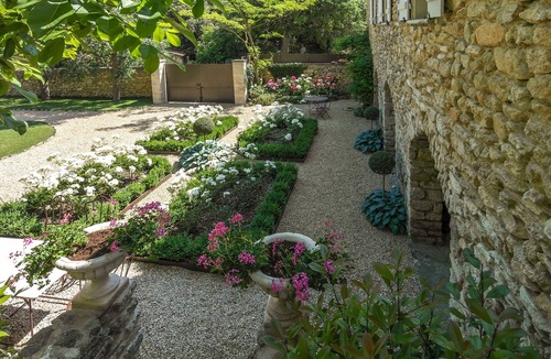 Le Beaucet House | Magnificent Provencal Bastide Located In A Unique Place