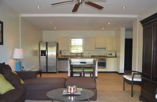 Marine Gardens Apartment | Magnificent Short Term Rental Apartment