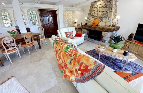 La Celle-sous-Gouzon Villa | Magnificent Stone Villa in Le Tignet