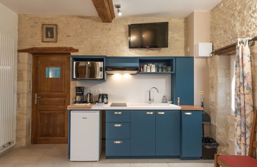Meuvaines Apartment | Magnificent studio with garden views