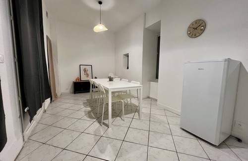 Coutras Apartment | Magnificent T3 any comfort hyper center of Coutras-WIFI