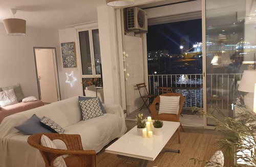 Old Town Apartment | Magnificent T3 of 75 m² on the marina
