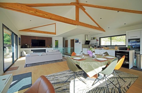 Saint-Eustache Apartment | Magnificent Takapuna Loft with lake and mountain views