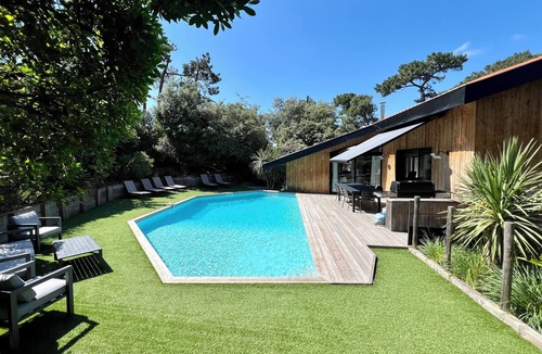 La Teste-de-Buch House | Magnificent villa with swimming pool in landscaped garden with terrace and boules court
