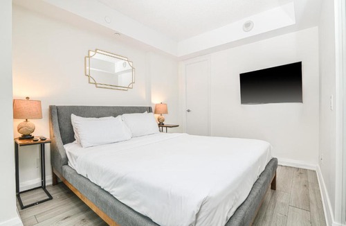 Bloor-Yorkville Apartment | Magnificent View 1BR Condo