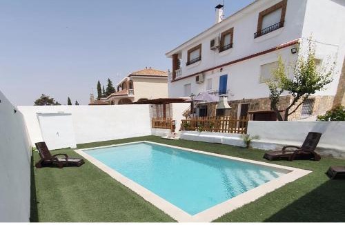 Padul Villa | Magnificent villa: 2 private pools, BBQ, garden & parking. 13 per. In Padul