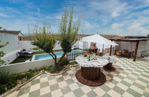 Padul Villa | Magnificent villa: 2 private pools, BBQ, garden & parking. 13 per. In Padul
