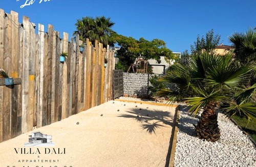 La Garde Villa | Magnificent Villa Jacuzzi Boulodrome Swimming pool Garden 5min from the beaches