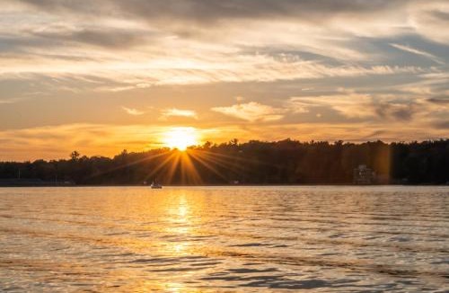 Oakland House | Magnolia - Lakefront, dog friendly, dock slip, hot tub
