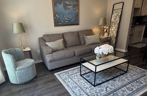 Auburn Apartment | Magnolia Linen Co #8 - DISCOUNTED NO PARKING INCLUDED