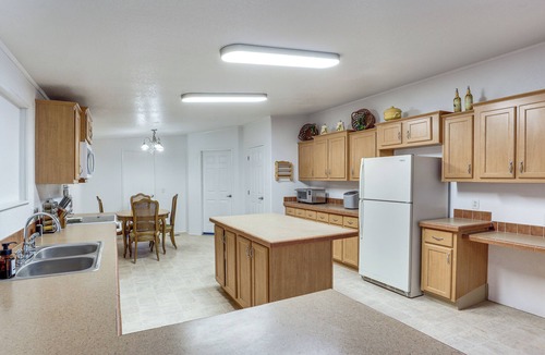Dolan Springs Cottage | Magnolia Manor House: Desert Escape, Mtn Views