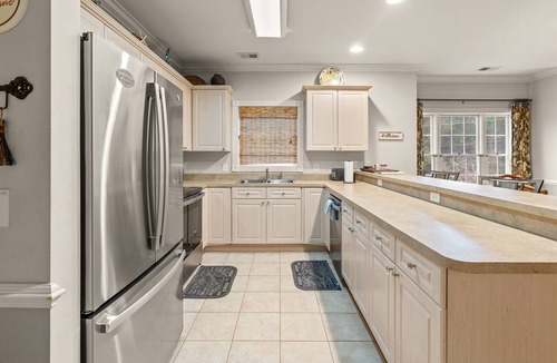 Central Myrtle Beach Condo | Magnolia Pointe 201 2nd floor w/elevator, pool