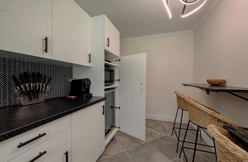 Willow Meadows/Willowbend Area Apartment | Magnolia Studio-Guest Unit