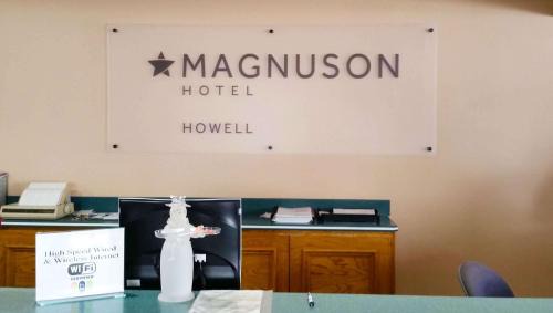 Howell Hotel | Magnuson Hotel Howell/Brighton