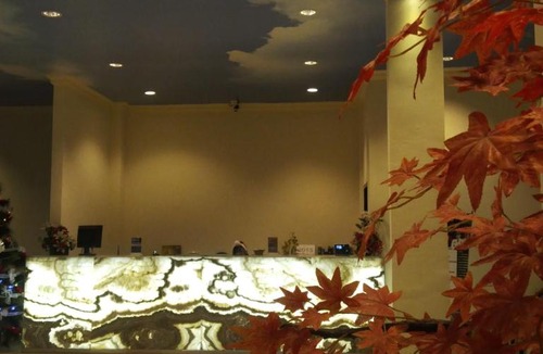 Genteng Hotel | Mahkota Hotel
