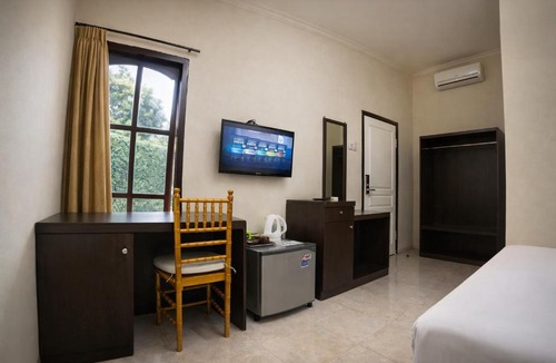 Genteng Hotel | Mahkota Hotel