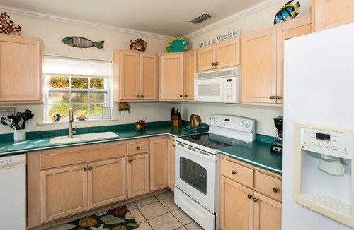 North Side House | Mahogany Point 5: 3 BR/3 BA villa in North Side, Sleeps 6