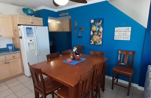 North Side House | Mahogany Point 5: 3 BR/3 BA villa in North Side, Sleeps 6