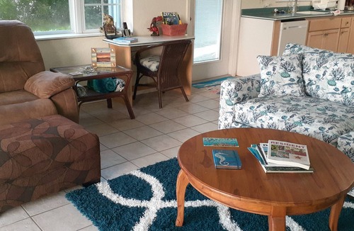 North Side House | Mahogany Point 5: 3 BR/3 BA villa in North Side, Sleeps 6