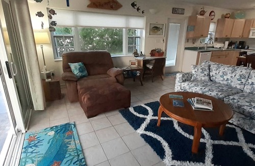 North Side House | Mahogany Point 5: 3 BR/3 BA villa in North Side, Sleeps 6
