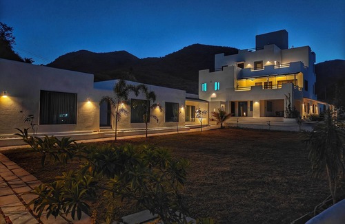 Udaipur Cottage | Mahua Boutique Homestay 5 Rooms - Breakfast, Forest, Hills, Pool, Pet Friendly