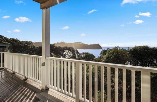 Hatfields Beach House | MaiMoana - Hatfields Beach Cliff-Top Retreat