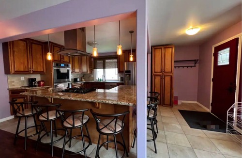 Thunder Bay House | main level in prestigious area