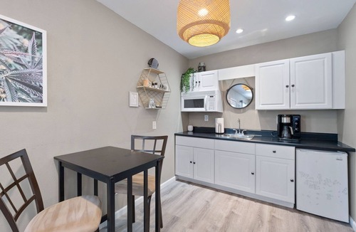 Grafton Cottage | Main Street Cottage with Hot Tub