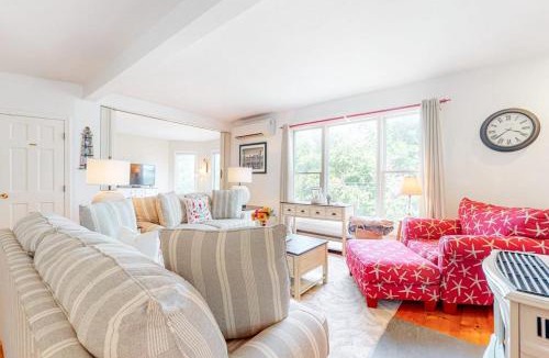 Tisbury Apartment | Main Street Upper