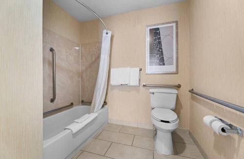 Appleton Hotel | MainStay Suites Appleton Airport - Fox River Mall Area
