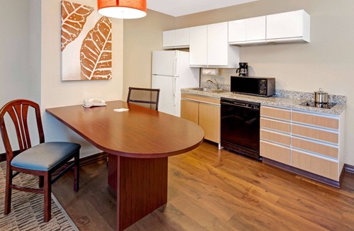 Hoffman Estates Hotel | MainStay Suites Chicago Hoffman Estates