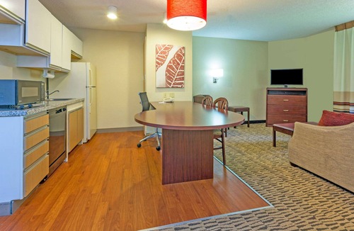 Hoffman Estates Hotel | MainStay Suites Chicago Hoffman Estates