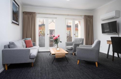 Kew Hotel | MainStay Suites Kew