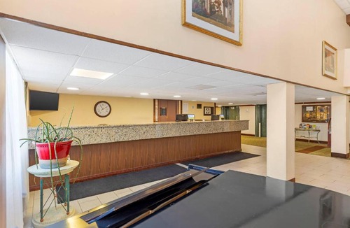 Lansing Hotel | MainStay Suites Lansing West