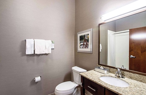 Madison Hotel | MainStay Suites Madison - Monona